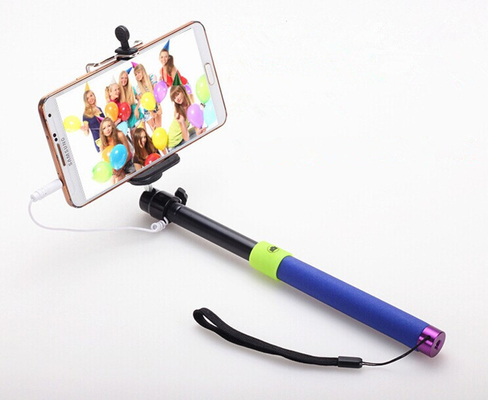 di buona qualità Monopiede tenuto in mano di Bluetooth del bastone di Selfie dell'acciaio inossidabile con audio cavo per il iPhone le vendite